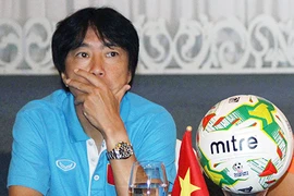 HLV Miura một mình chống đỡ