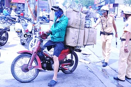 Tịch thu xe máy ‘mù’ kém an toàn