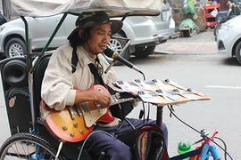 Hát rong mỗi ngày nuôi mẹ