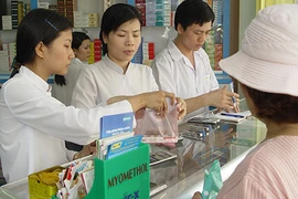 Tự mua thuốc điều trị, nguy cơ cao 