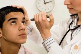Sợ mổ mắt, nhiều người bị mù oan