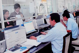 Muốn được đối xử lịch sự, phải có tiền 'bôi trơn'