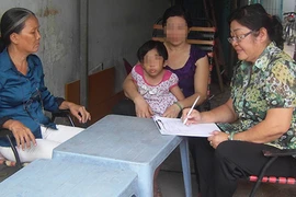 Bị chồng đánh nên chạy tới đâu?