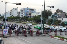 Kẹt xe do phân luồng giao thông chưa tốt