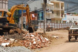 Cưỡng chế 17 căn nhà để mở rộng đường vào sân bay Tân Sơn Nhất
