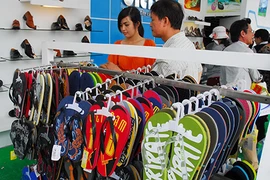 Mất triệu đô trả ‘học phí’ hội nhập 