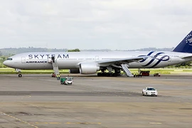 Máy bay Air France hạ cánh khẩn cấp vì nghi có bom