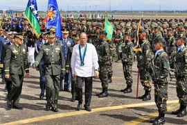 Tổng thống Philippines cam kết xây dựng quân đội hùng mạnh