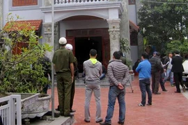 Đóng giả chú rể bắt 50 quý bà đánh bạc