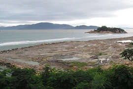 Dừng thi công lấp, lấn vịnh Nha Trang trái phép
