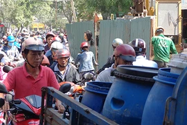 Cuối năm quyết dẹp rào đường, kẹt xe