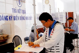 Ách tắc cấp giấy do dồn việc?