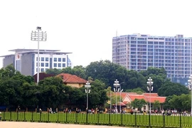 Vụ cao ốc 8B Lê Trực: Họp kỷ luật cán bộ và cưỡng chế cắt ngọn tòa nhà