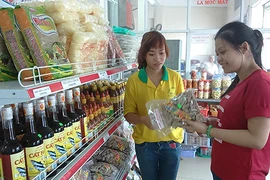 Cá kho làng Vũ Đại, bò giàng Lào ...hút khách Sài Gòn 