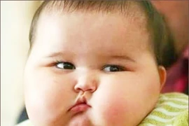 Muốn trẻ bớt béo phì, cứ cho uống nhiều nước