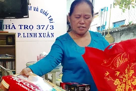 Làm cỗ tết cho người ở trọ