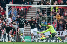 Premier League: Bóng ma Mourinho ám ảnh Van Gaal