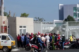 Chủ công ty bỏ trốn, công nhân không được trả lương
