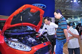 Người Việt đổ tiền mua ô tô