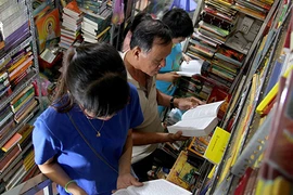 Đọc sách miễn phí ở tiệm ông Cần