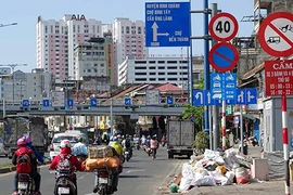 Lái xe kêu trời vì biển báo rối