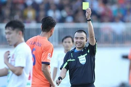 Khi làng bóng nội mất niềm tin
