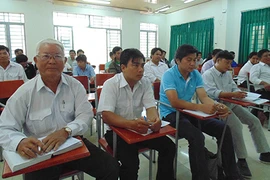 Cụ ông 78 tuổi sắp tốt nghiệp đại học