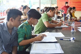 Thiếu ngày, tháng, không làm được thẻ căn cước