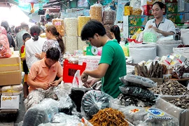 Đang khó khăn, sao tăng thuế môn bài?