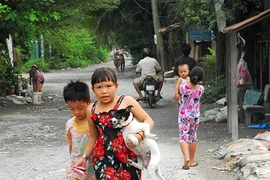 Khu Nam TP.HCM: Dân ‘ôm đất ngồi khóc!’