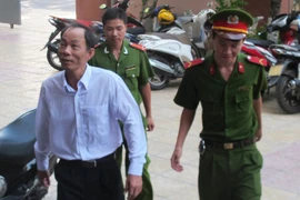 Nguyên trưởng công an huyện vụ ‘ăn chặn trầm kỳ’ được tại ngoại