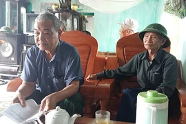 Cán bộ xã cất tủ 175 giấy đỏ của dân
