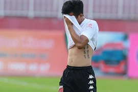 Bóng đá Long An chìm sâu khi mất cái đầu Đồng Tâm