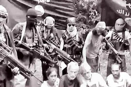 Không được tiền chuộc, phiến quân Abu Sayyaf giết con tin Canada 