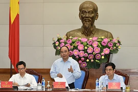 Thủ tướng Nguyễn Xuân Phúc: ‘Phải bảo vệ mạng sống của dân!’