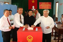 Cuộc thi công dân và bầu cử: Còn bốn ngày nữa rinh giải thưởng nhé! 