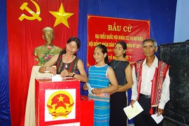 Cuộc thi công dân và bầu cử kỳ 4: Ngại gì mà không nhanh tay rinh thưởng!