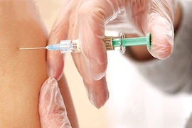 Đưa vaccine ngừa tiêu chảy và bại liệt vào tiêm chủng mở rộng