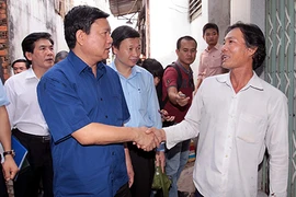Bí thư Thăng: ‘Tất cả người dân trên kênh phải có nhà mới’