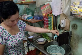 Cả ngàn hộ dân ‘cắn răng’ xài nước đục