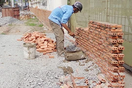 Nâng đường quá cao, quận lo, dân rầu