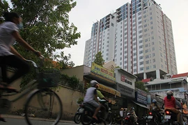 Vận động cư dân ra khỏi chung cư Bảy Hiền Tower