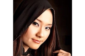 Hoa hậu trao thư tình cho rocker 