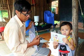 Người đàn ông mù quyết không chịu đứng ở ngã tư để ăn xin!