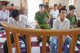 Tòa đòi khởi tố, VKS cương quyết không
