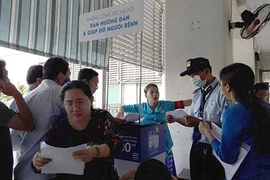 Thầy thuốc đã ‘gần’ hơn trong mắt bệnh nhân 