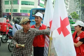 Người Sài Gòn quyên góp ủng hộ đồng bào miền Trung