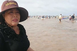 Cào nghêu giống tự nhiên, bị gọi là cướp 