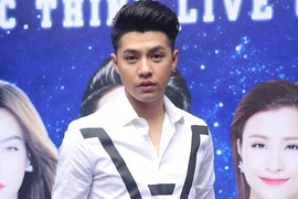 Noo Phước Thịnh mời 4 mỹ nữ trong liveshow đầu tiên