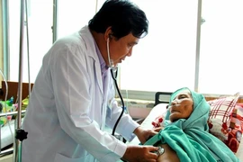 Cứu sống cụ bà 90 tuổi bị xuất huyết tiêu hóa nguy kịch